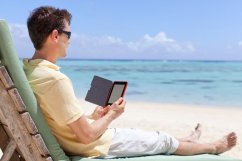 Lesen am Strand: Die besten Ebook-Reader für den Urlaub