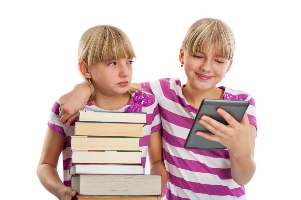 Ebook-Reader sind für lesefreudige Kinder ein Segen. Doch welches Gerät ist das richtige?
